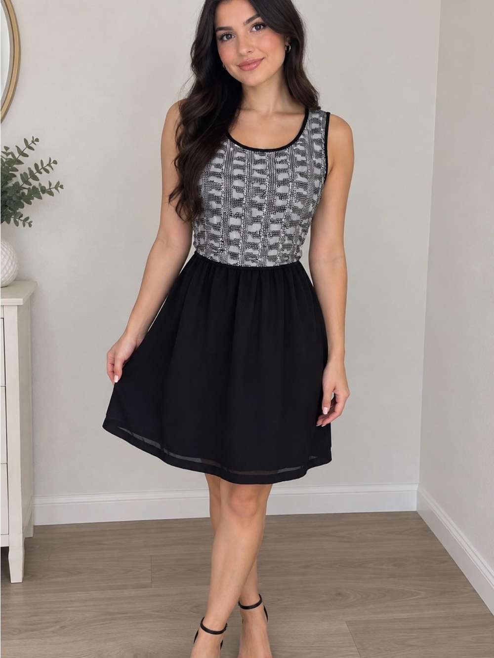 Kensie Black and White Patterned Sleeveless Midi Dress